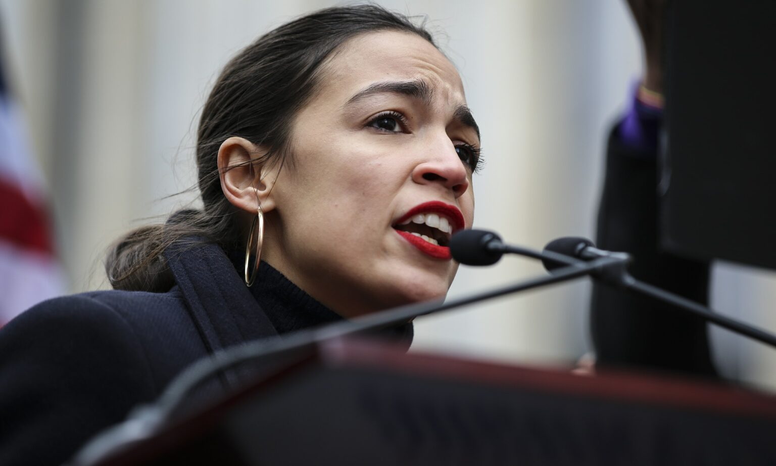 AOC Has Intense Confrontation With Tulsi Gabbard Supporters During ...